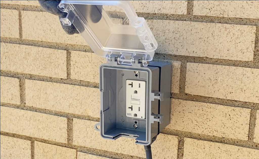 GFCI Outlet Outdoors 